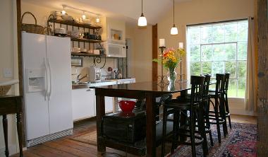 Kitchen & Dining