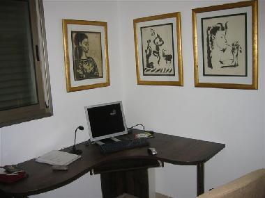 Third Bedroom with Computer with High Speed Internet (included)