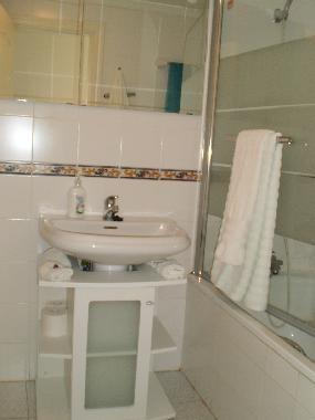 Bathroom with bathtub and all towels nice and white!
