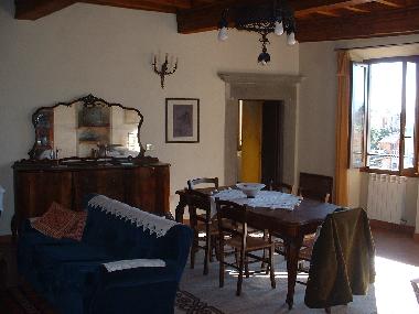 Saloon. Internal door to bathroom and twin bedroom side