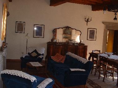 Saloon. On the left side the XVI  century chemin�e.