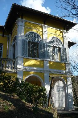Sun porch and covered veranda