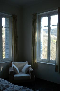 Corner bedroom (main)