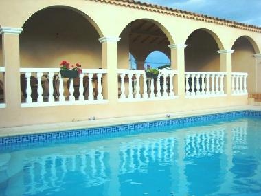 Holiday House in Molleges (Bouches-du-Rhne) or holiday homes and vacation rentals