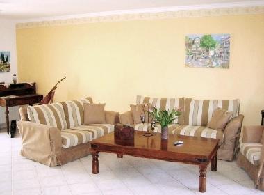 Holiday House in Molleges (Bouches-du-Rhne) or holiday homes and vacation rentals