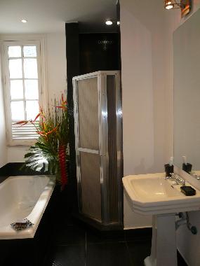 black and White Bath