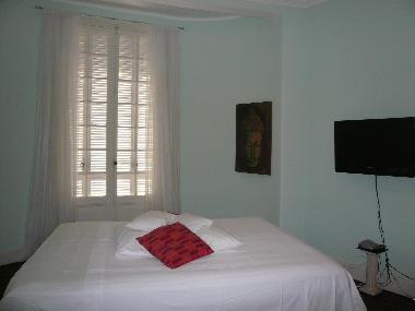 suite with Red Bath