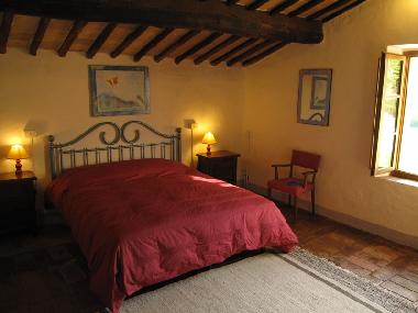 20 Quadratmetergrosses Doppelzimmer. Bett mit bergrsse und zustzicher Mglichkeit eines Beistellb