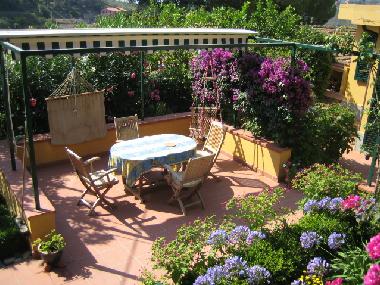 Terrace with sun shade, teak table extends to seat 8 comfortably