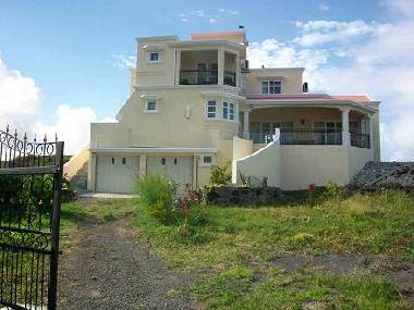 Holiday House in Trou D'eau Douce (Flacq) or holiday homes and vacation rentals