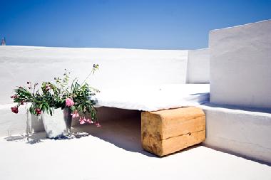 second double bed for sunbathing on the rooftop, reachable by steady stairs