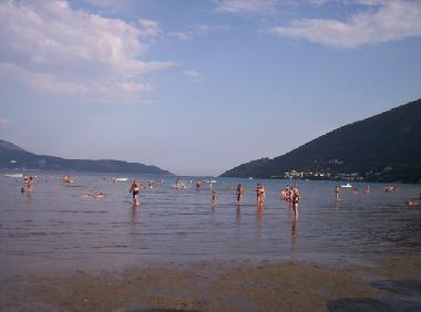 Sndy beach 200 m away