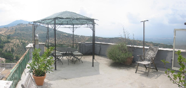 The 40 terrace with the pavilion to create a shady place