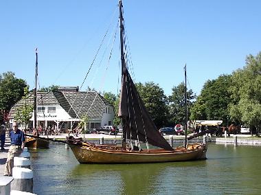 Holiday House in Zingst (Mecklenburgische Ostseekste) or holiday homes and vacation rentals