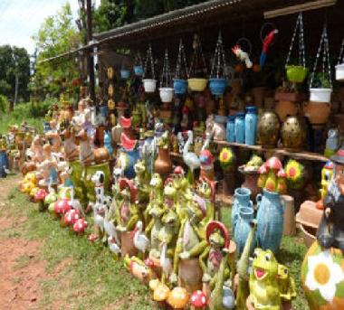 The pottery market in Aregua