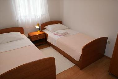 App.4 - bedroom with 2 single beds