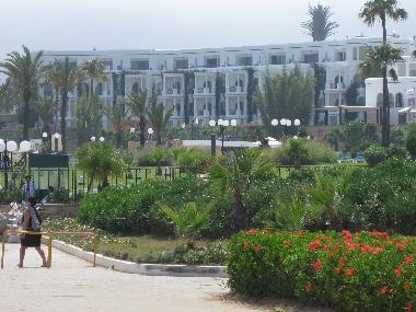 5 star sofitel and gardens opposite apartments