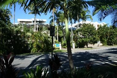Front view of apt., Macrossan St., right to shops etc