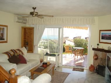 Spacious Lounge / Diningroom