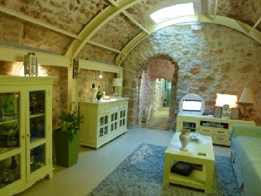 LIVONG ROOM (SOFA BED - 2 SINGLE MATRESS BEDS)