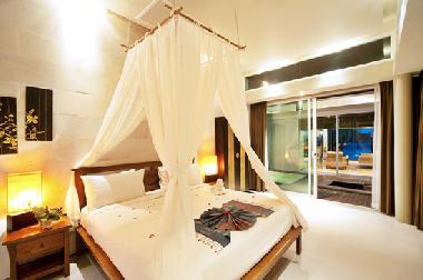 one of the two master bedrooms, with king size beds