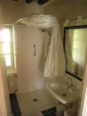 shower room groundfloor. Adapted for a handicaped person