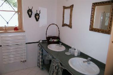 bathroom (TOP I)