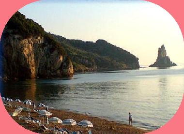 Umbrellas and sunbeds to the beach