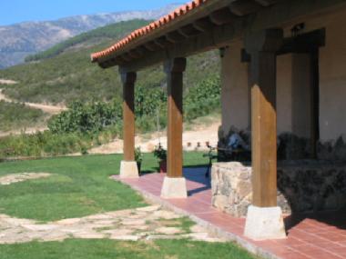 Holiday House in CANDELEDA-EL RASO (vila) or holiday homes and vacation rentals