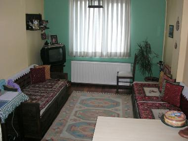 sitting room with 2 divans (70 cm wide-can be used as a single bed)