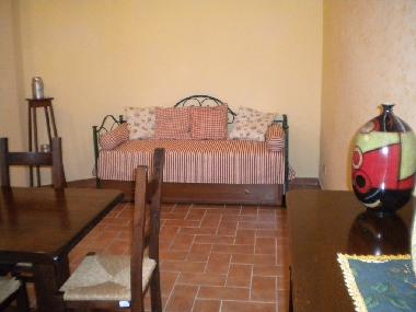 LIVING ROOM WITH DOUBLE DIVAN BED