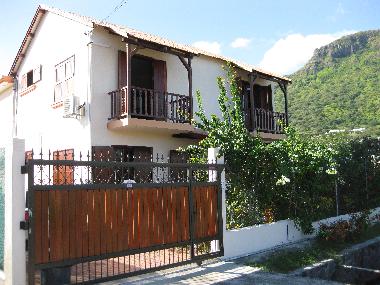 Holiday House in La Preneuse (Black River) or holiday homes and vacation rentals