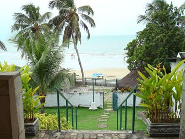 Yard directly connected to the beach