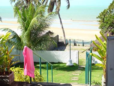 Yard directly connected to the beach