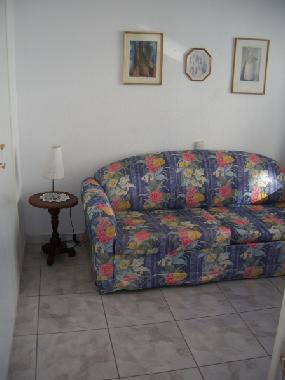 The guestroom with a double bedsofa.