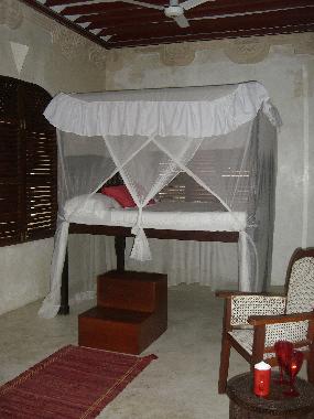 Carved 4 poster bedrooms