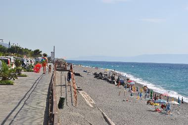 spiaggia davanti alla casa
