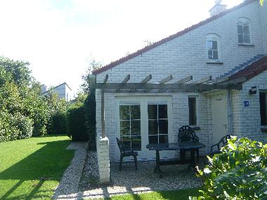 Bungalow with a garden