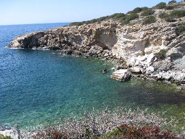 Crystal blue water to dive in