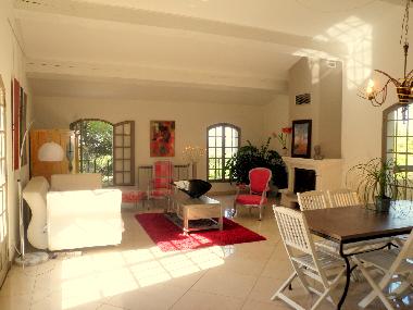 Holiday House in VELAUX (Bouches-du-Rh�ne) or holiday homes and vacation rentals