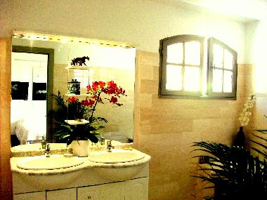 Holiday House in VELAUX (Bouches-du-Rh�ne) or holiday homes and vacation rentals