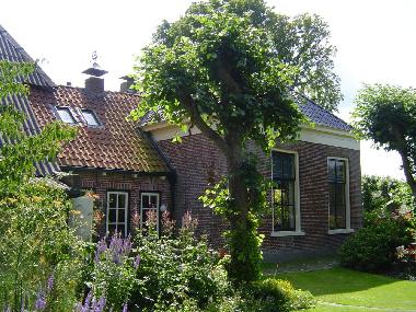 zijkant van de boerderij