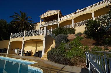 Villa with 4 apartments