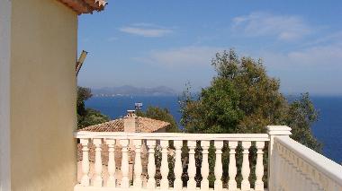 View terrace to Fr�jus apartment C�te d