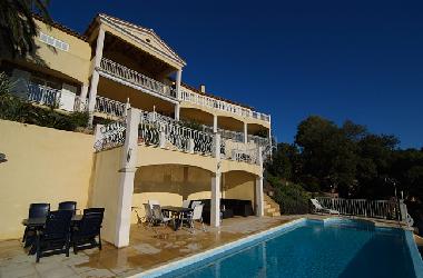 Villa with the 4 apartments