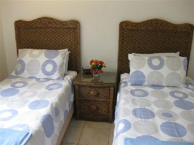 2nd bedroom beds can be zipped together