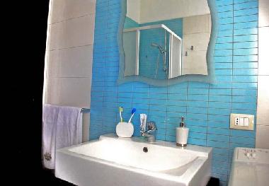 Egadistarblu Trapani bathroom