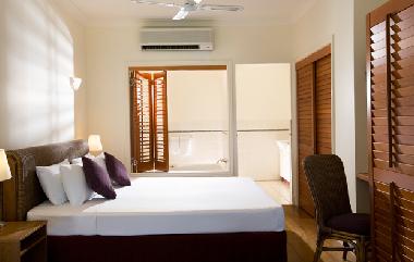 Master king bed/tv/spa/bathroom/wc