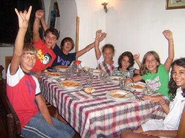 Gruppo misto di ragazzi ospiti