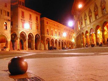 Bologna by  night